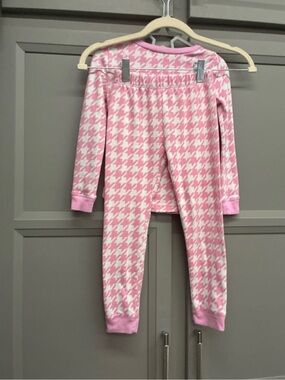 Sleep On It Pink and White Houndstooth Kids Pajama Set